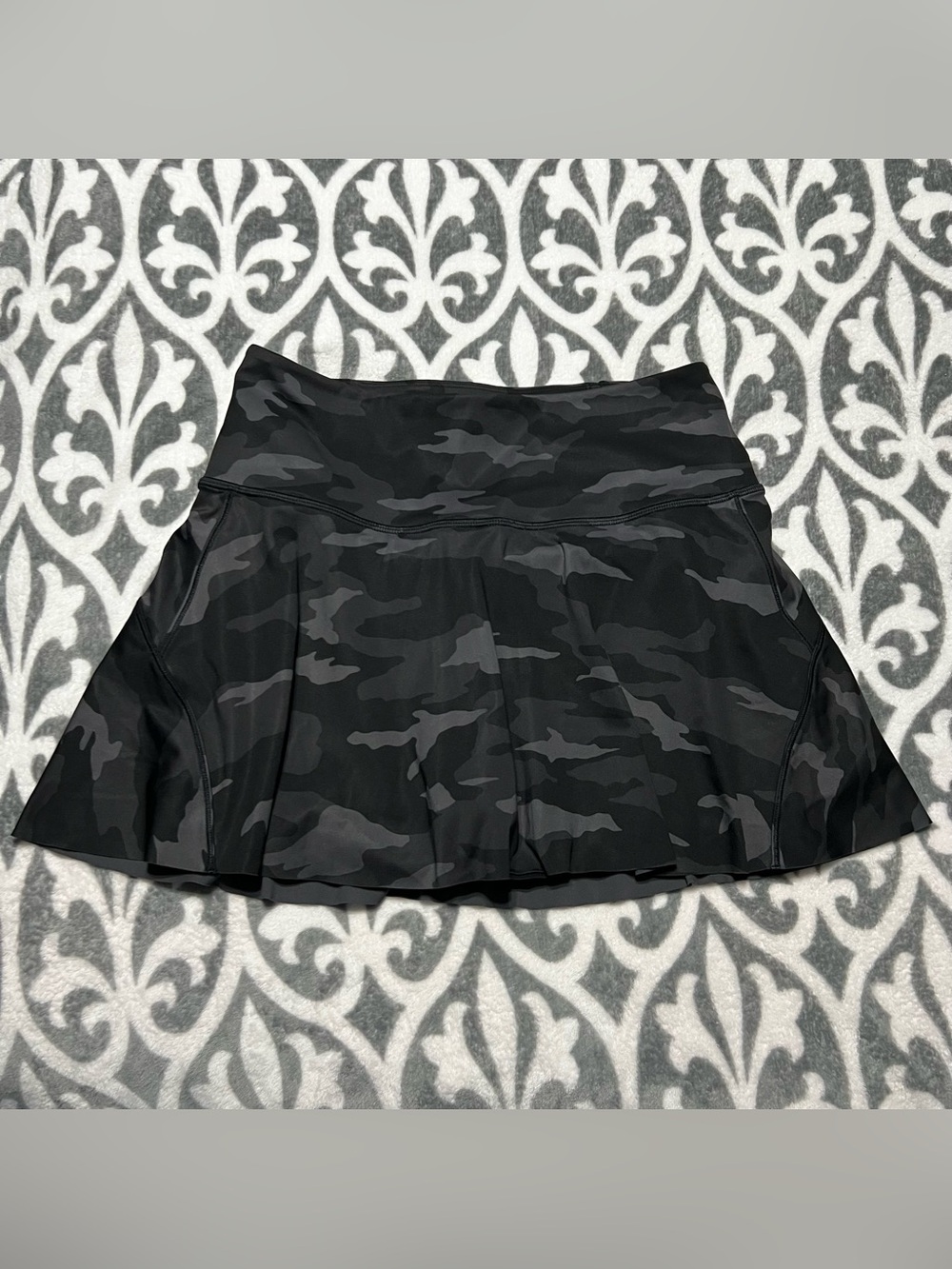 Athleta Ace Printed Tennis Skort 13.5” Camouflage Print Grey Black Women’s Skort